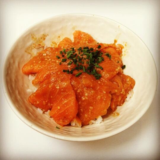 Salmon bowl with sesame shoyu