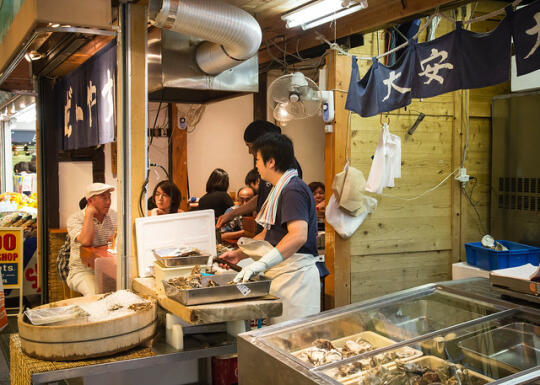 Shellfish shop in Nishiki