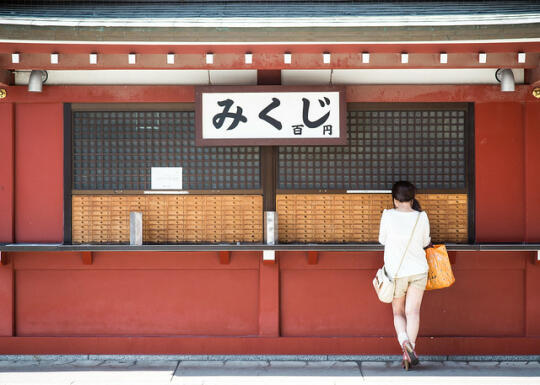 Fortune telling at the Sensoji temple