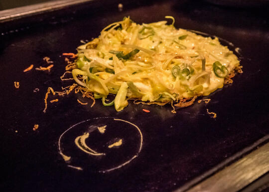 Making okonomiyaki