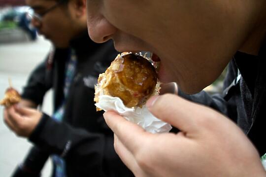 Takoyaki nom!