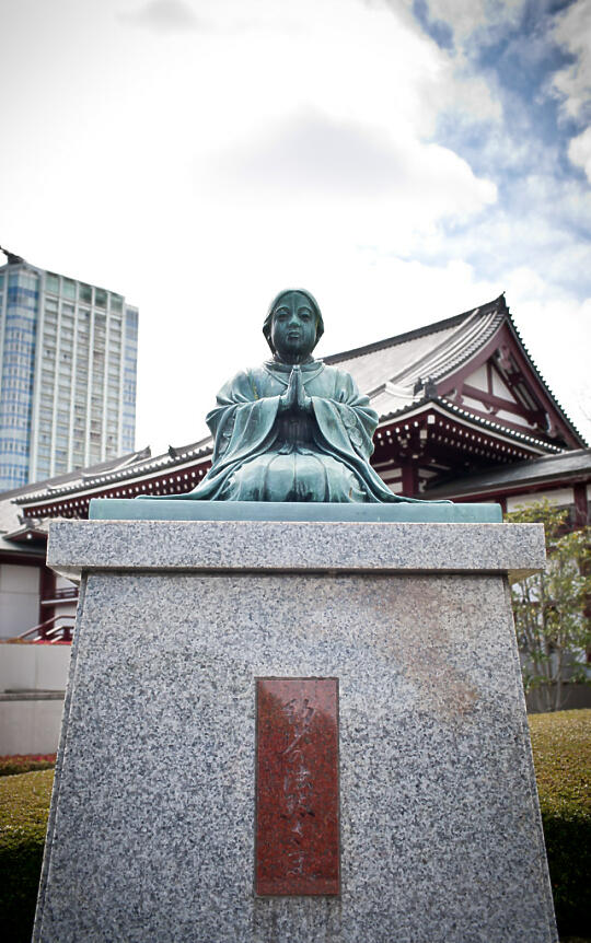 Praying statue