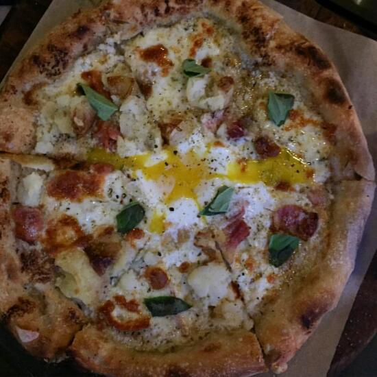 Bacon and egg pizza