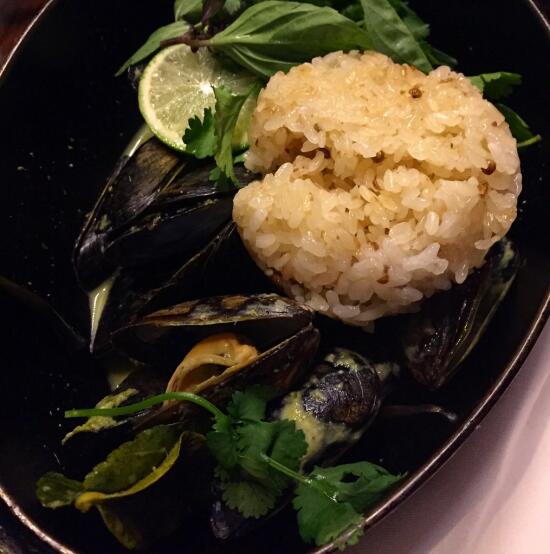 Green curry mussels