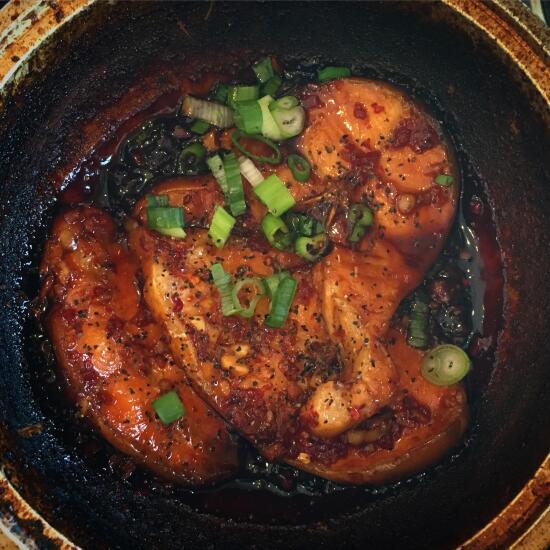 Caramelized clay pot catfish