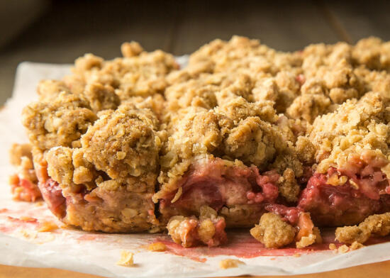 Strawberry Rhubarb Crumble Bars