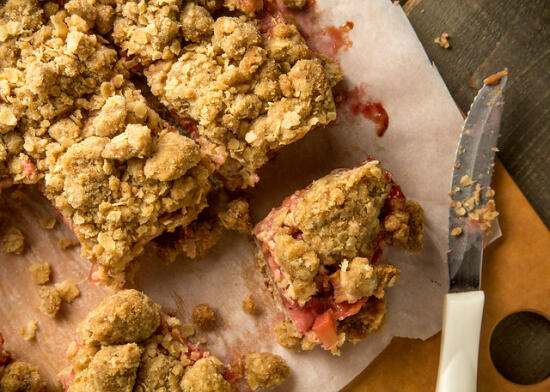 Strawberry Rhubarb Crumble Bars