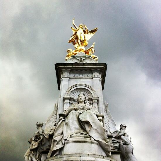 Fountain in front of Buckingham Palace