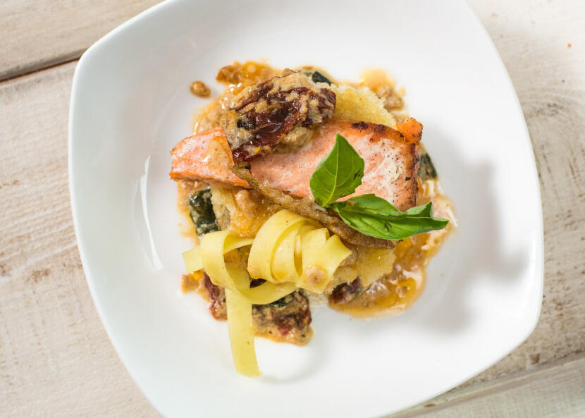 garlic salmon pasta with garlic bread