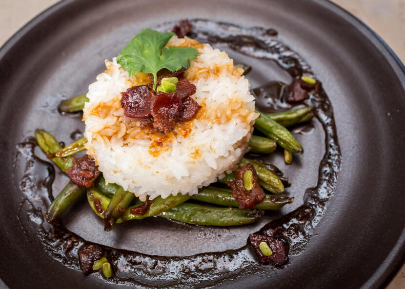 asian-style green beans with bacon