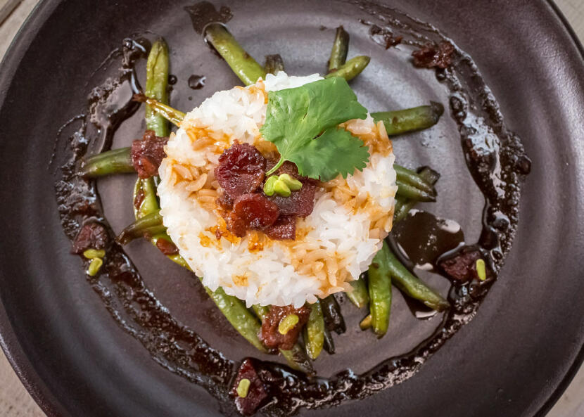 asian-style green beans with bacon