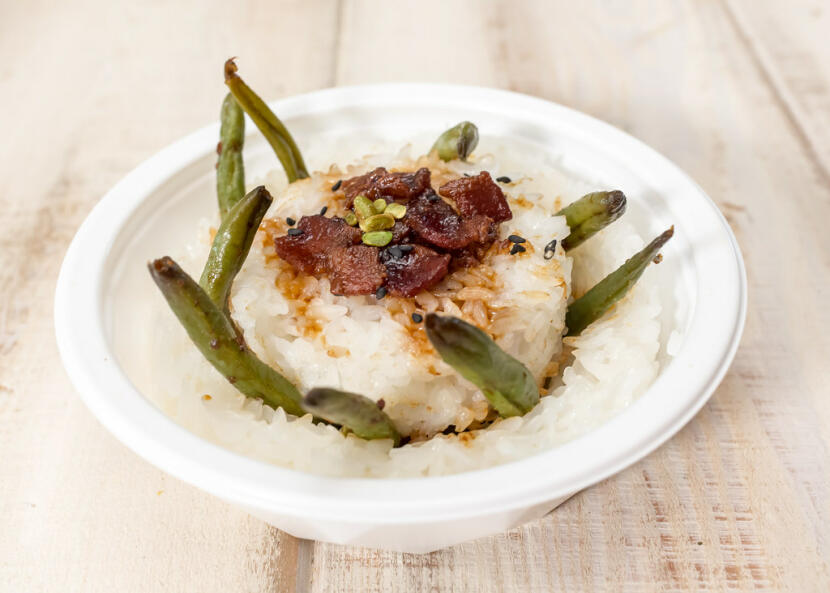 asian-style green beans with bacon