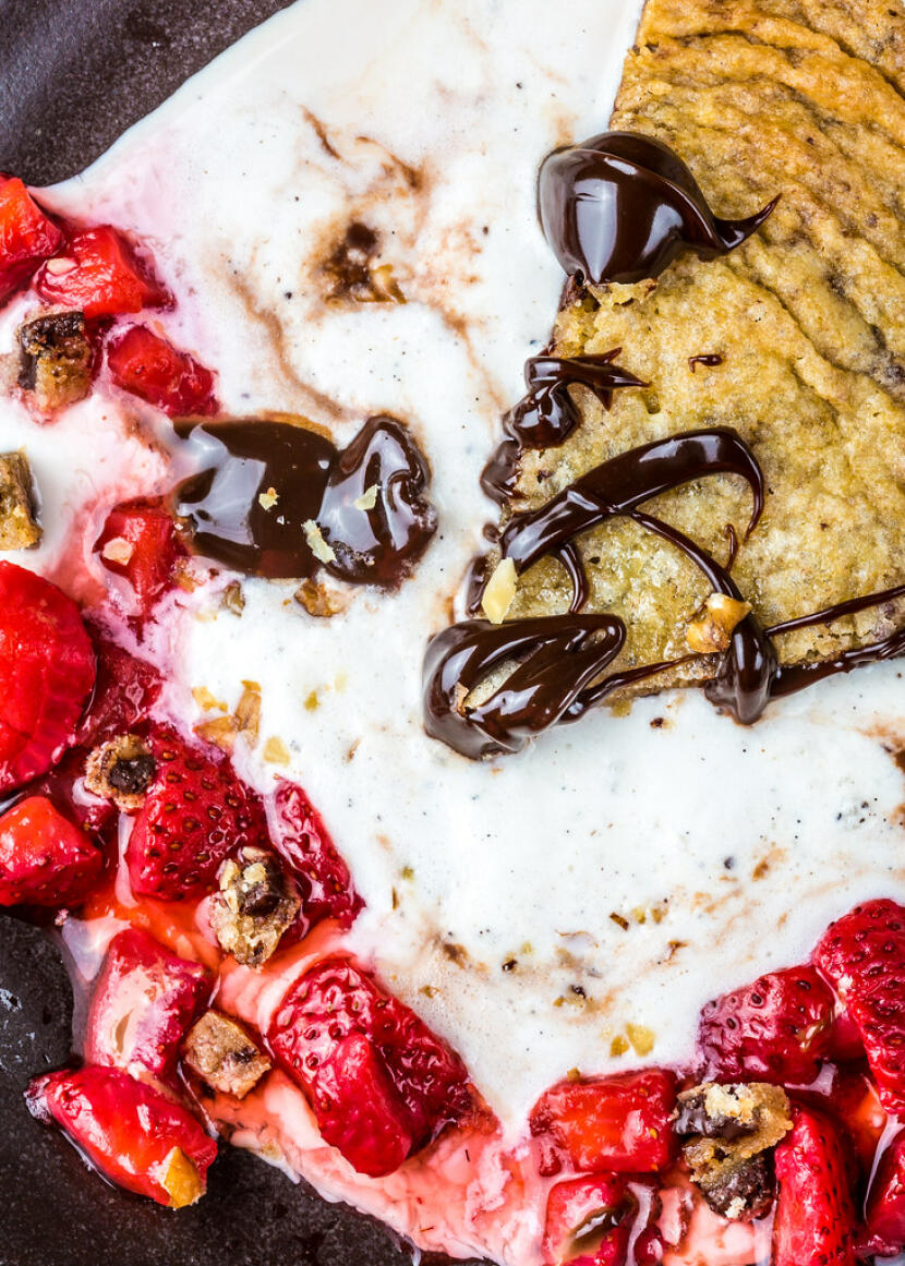 cookie with ice cream, fudge sauce, macerated strawberries